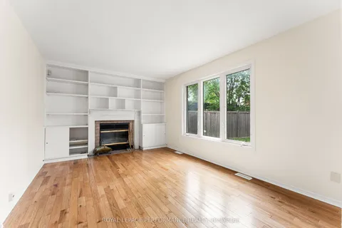 215 Walden Drive, ON K2K 2K6