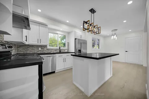 12 Field Road, ON N6P 1C5