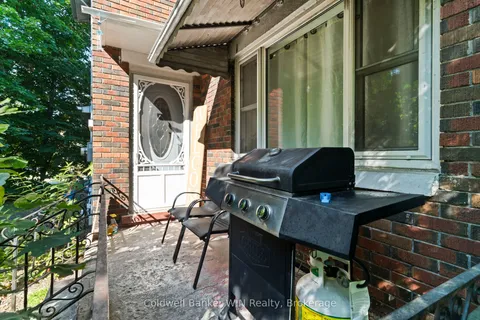 121 Queen Street, ON N0G 2L1
