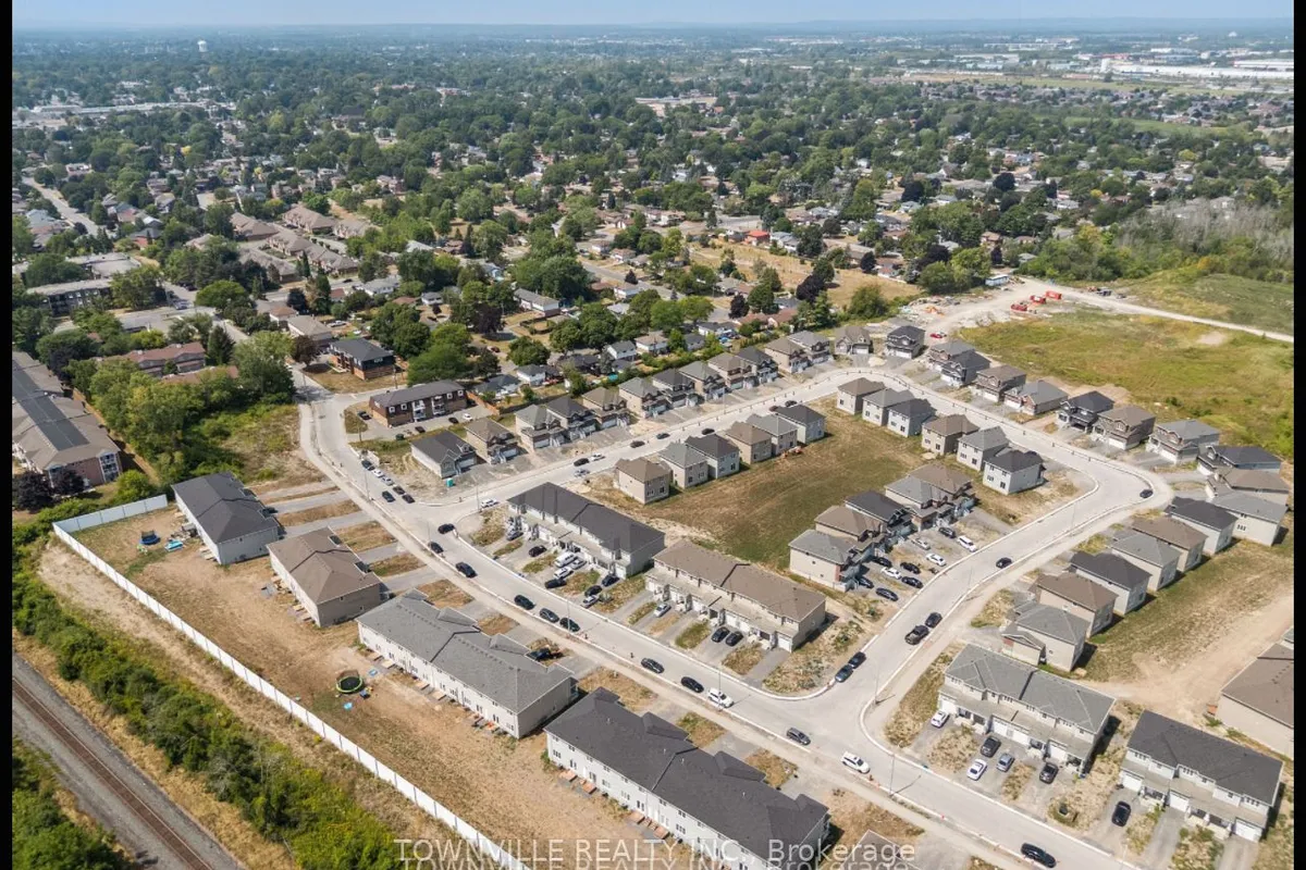 18 Lincoln Drive, ON K8N 0T8