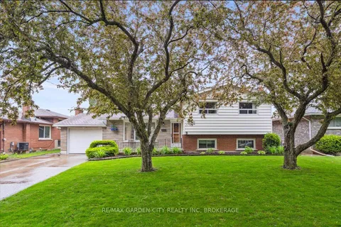 8 Pamela Drive, ON L2V 2X8