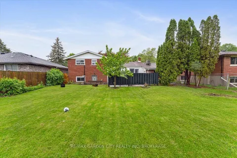 8 Pamela Drive, ON L2V 2X8