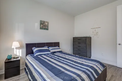 437 George Street, ON N5L 0B1