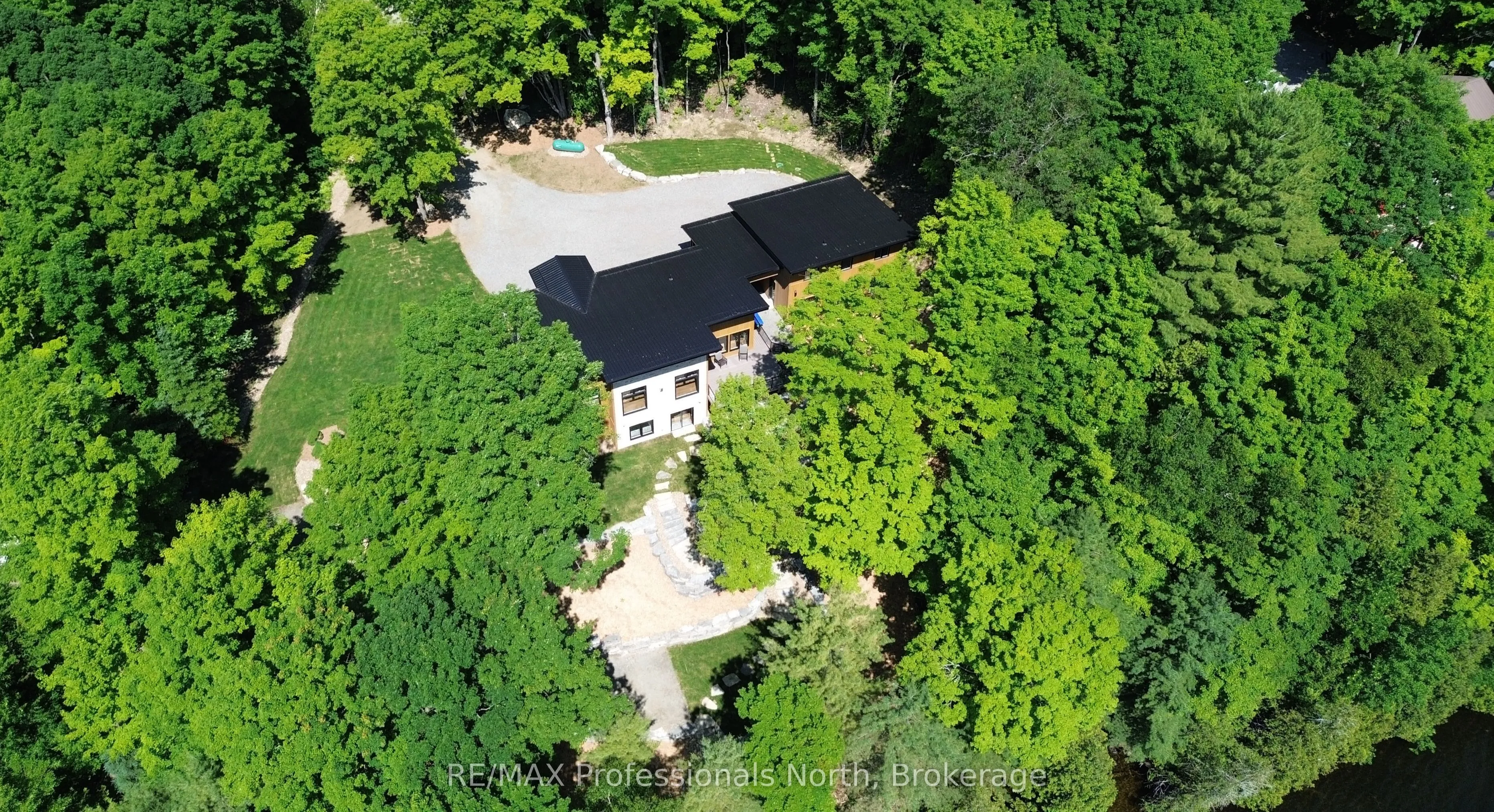 1041 Minaki Lane, ON K0M 2K0