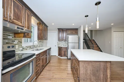 19 LEASIDE Drive, ON L3C 6B1