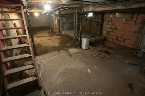 10 Albemarle Street, ON L8L 7G3