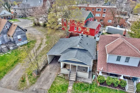 1 Berryman Avenue, ON L2R 3W8