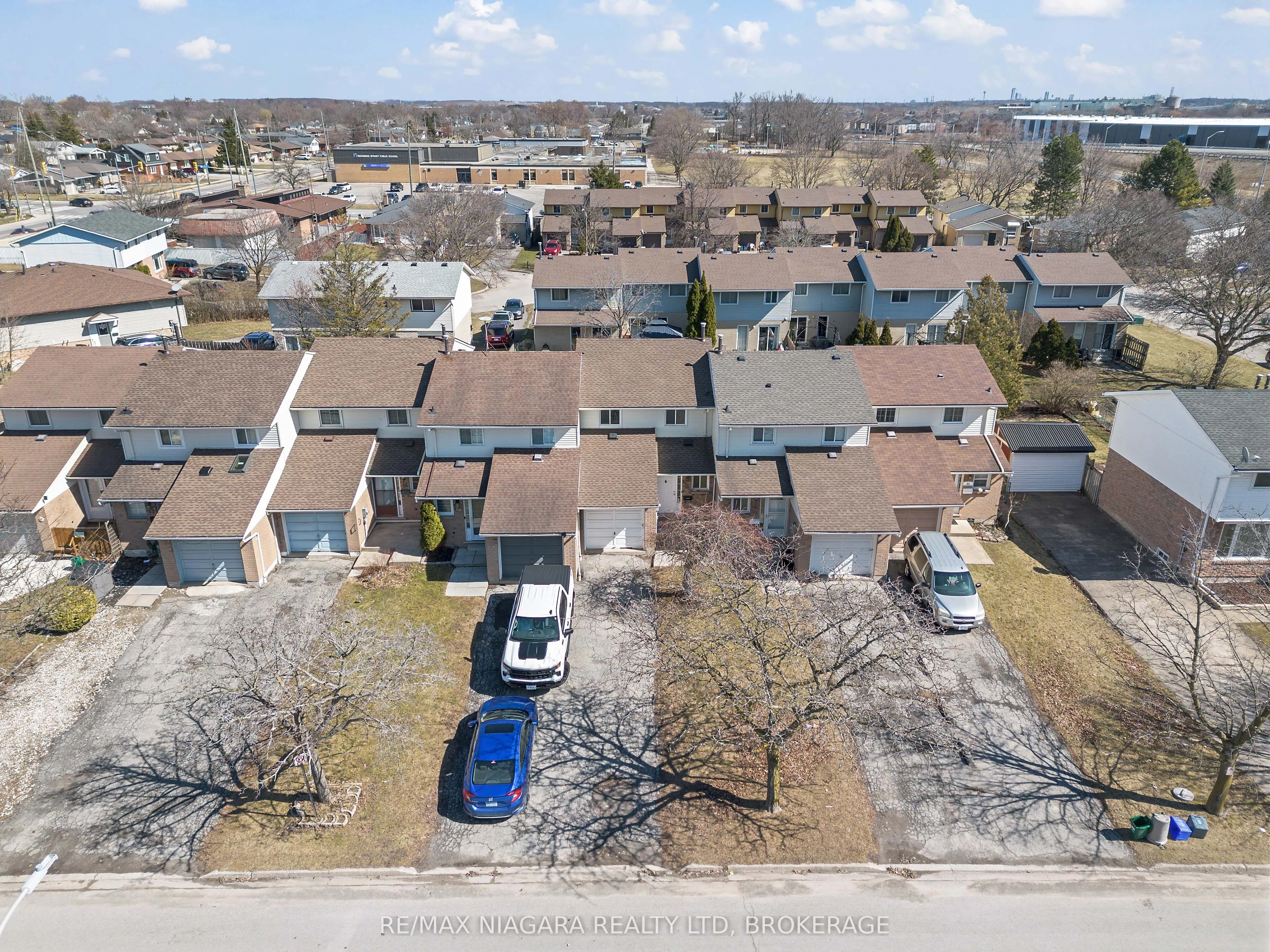 18 JULIE Drive, ON L2V 4L5