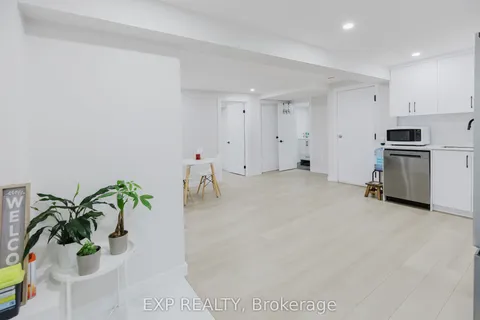 4556 Kelly Farm Drive, ON K1X 0G8