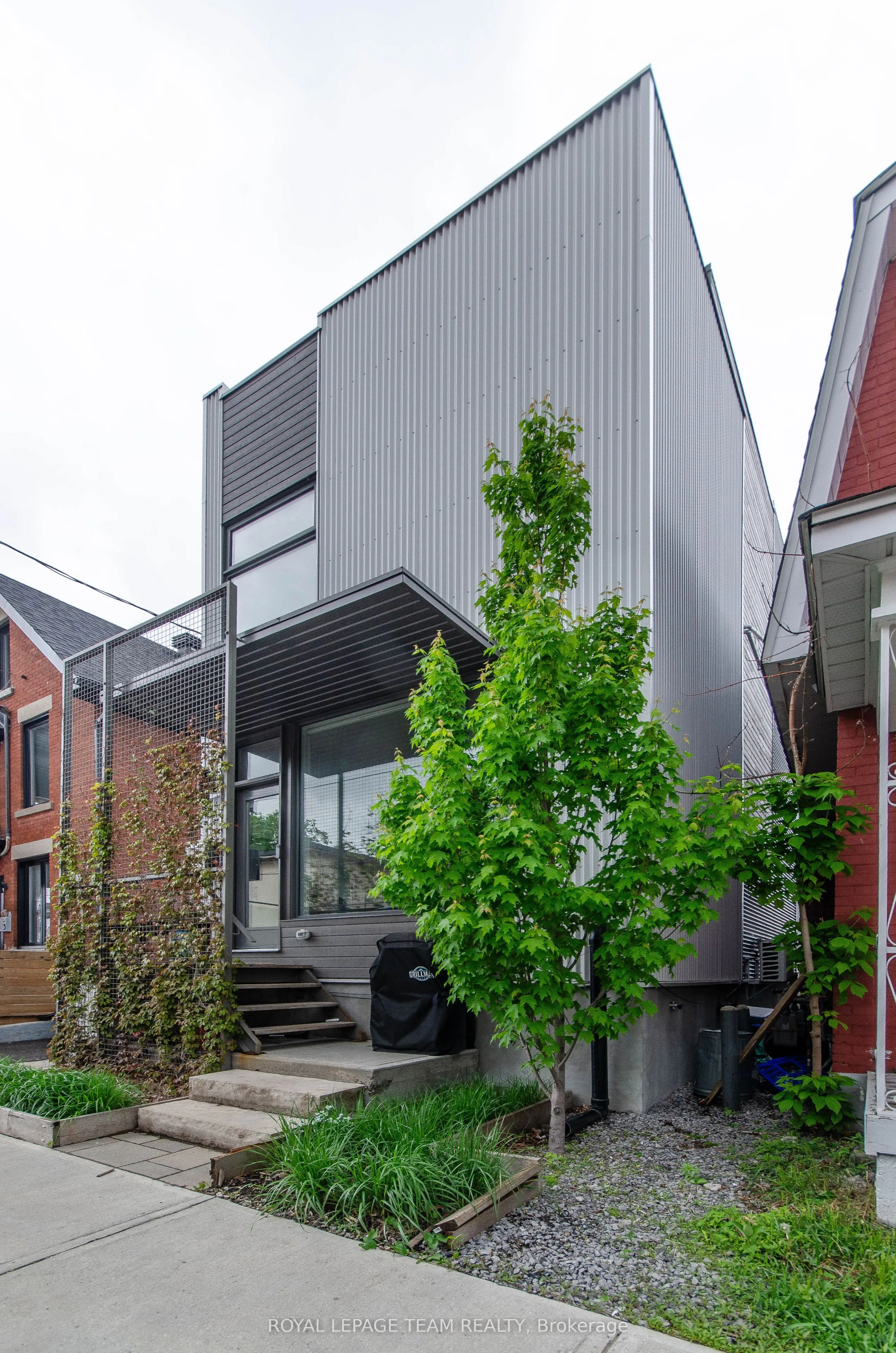 123-125 Carruthers Avenue, ON K1Y 1N4