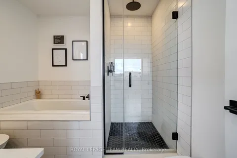 123-125 Carruthers Avenue, ON K1Y 1N4