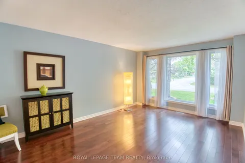27 Sherk Crescent, ON K2K 2L3