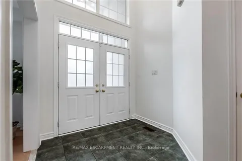 8 Hackney Court, ON L9K 1M3