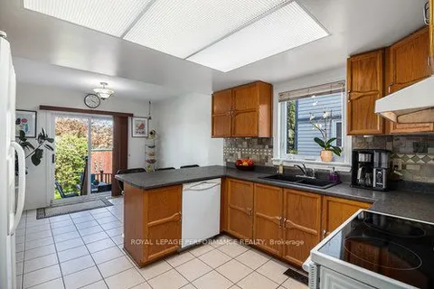 27 Briermoor Crescent, ON K1T 3G7