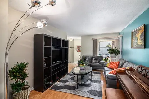 27 Briermoor Crescent, ON K1T 3G7