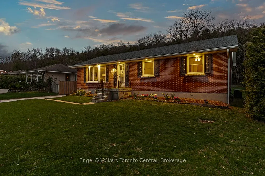596 6TH Avenue, ON N4K 5E7
