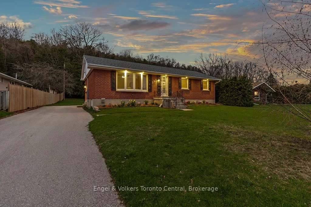 596 6TH Avenue, ON N4K 5E7