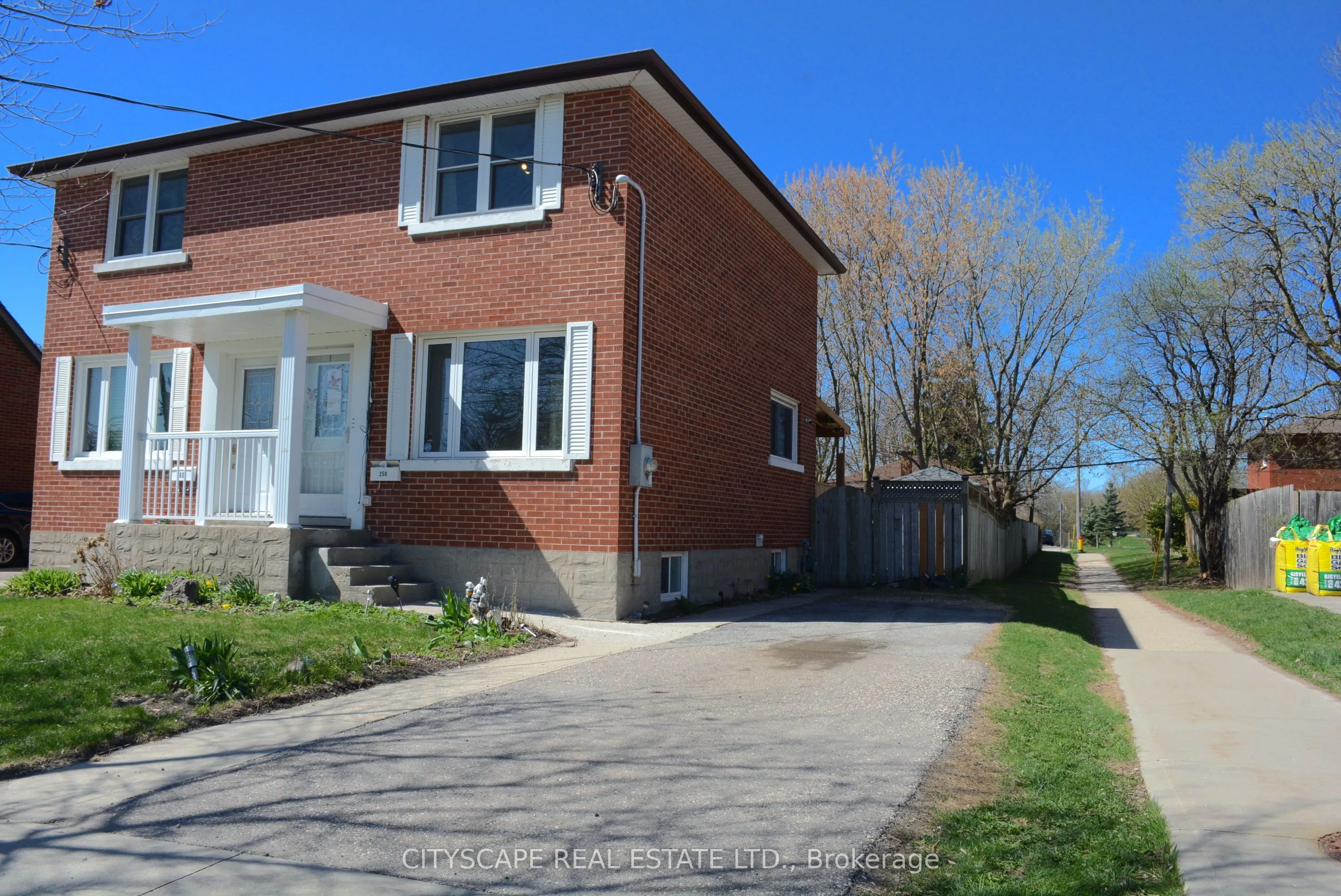 258 LORNE Avenue, ON N2M 3Y8