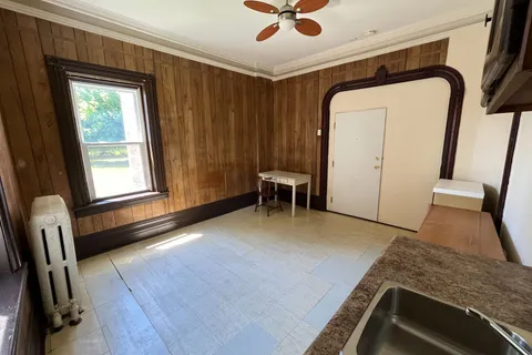 110 York Street, ON K6J 3Y8