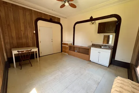 110 York Street, ON K6J 3Y8