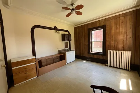 110 York Street, ON K6J 3Y8