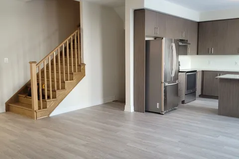 426 Melling Avenue, ON K9H 0J2