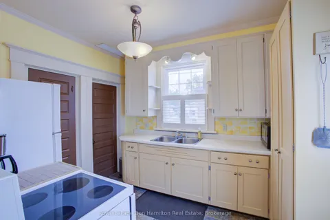 190 Victoria Avenue, ON N4W 1S6