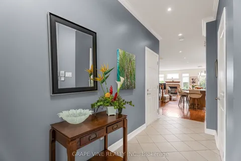 709 Melbourne Avenue, ON K2A 1X4