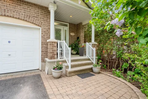 709 Melbourne Avenue, ON K2A 1X4