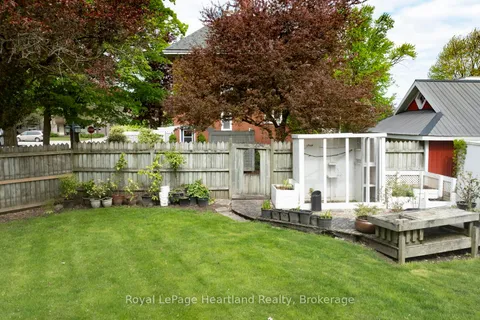 202 McConnell Street, ON N0M 1H0