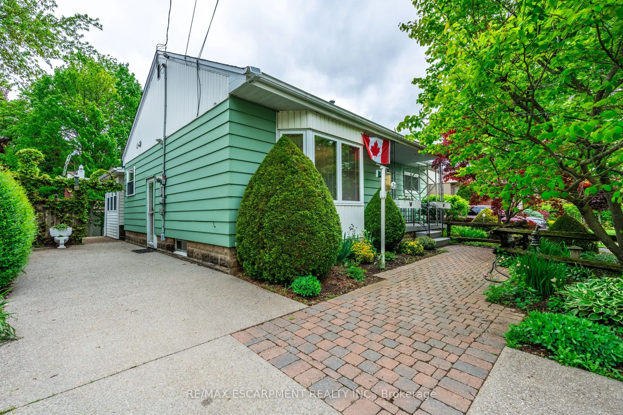35 Kemp Drive, ON L9H 2N1