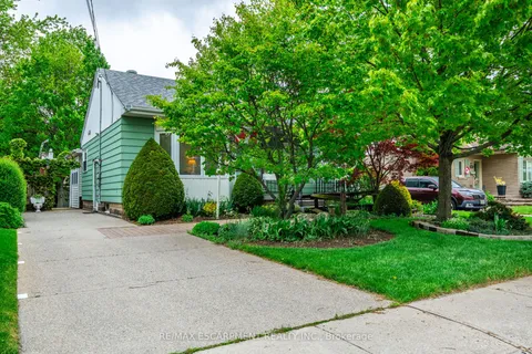 35 Kemp Drive, ON L9H 2N1