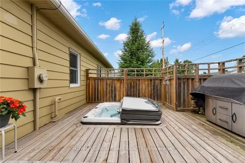 127 GRANT Boulevard, ON K7V 2P3