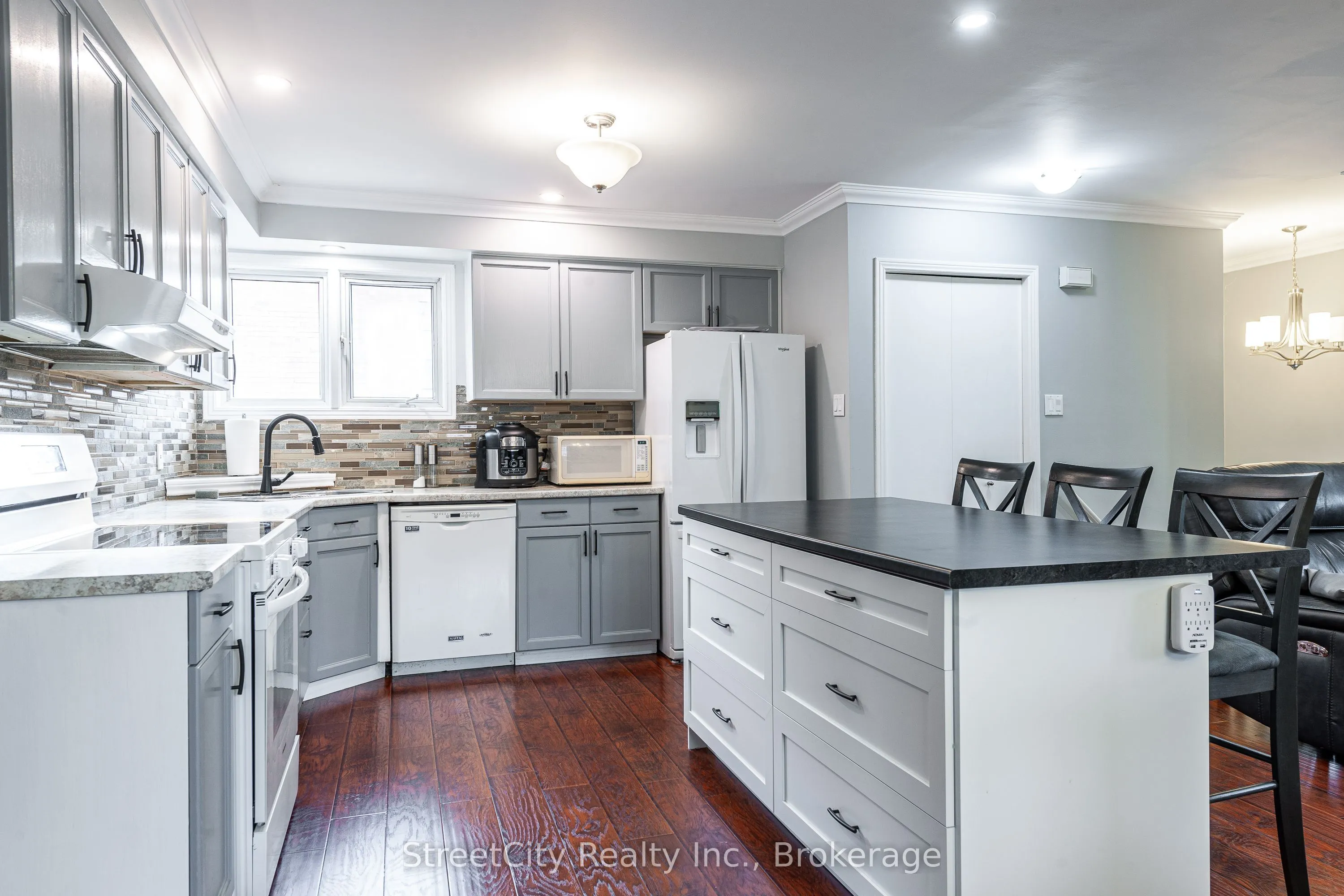 43 Freeland Drive, ON N4Z 1H1