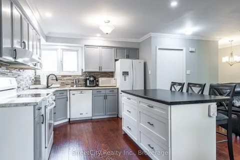 43 Freeland Drive, ON N4Z 1H1