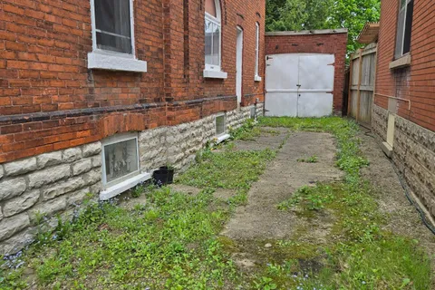 115 Douro Street, ON N5A 3R4