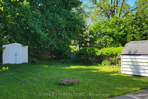 487 Salisbury Street, ON N5Y 3B4