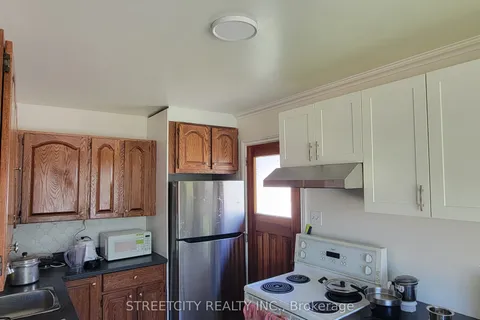 487 Salisbury Street, ON N5Y 3B4