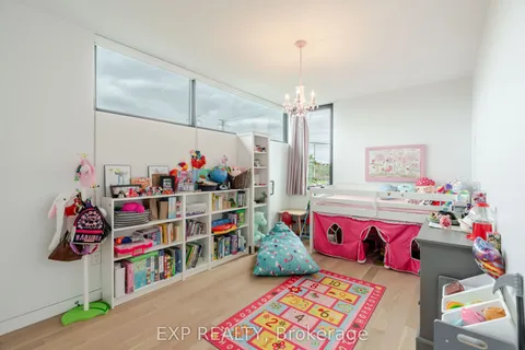 1979 Prince Of Wales Drive, ON K2C 3J7