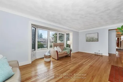 2099 Balharrie Avenue, ON K1G 1G4