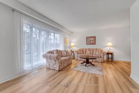 36 Hillcrest Avenue, ON N3T 5X8