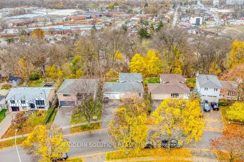 36 Hillcrest Avenue, ON N3T 5X8
