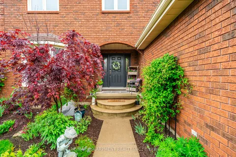 60 LEE Avenue, ON N3Y 5B2