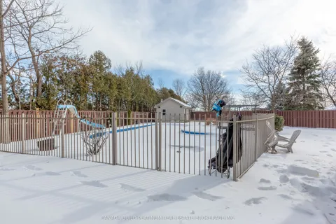 150 Seymour Crescent, ON N8N 4X9
