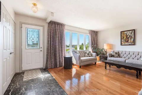 12 Ross Street, ON K7A 4V6