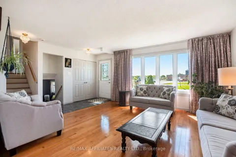12 Ross Street, ON K7A 4V6