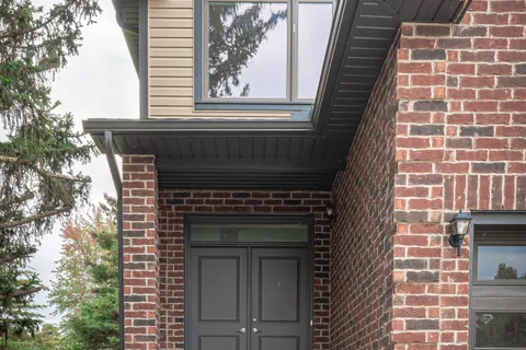 3465 ORIOLE Circle, ON N6N 1K6