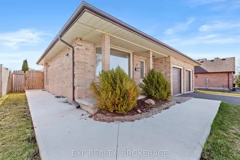 15 WINDFIELD Crescent, ON K7K 6G3