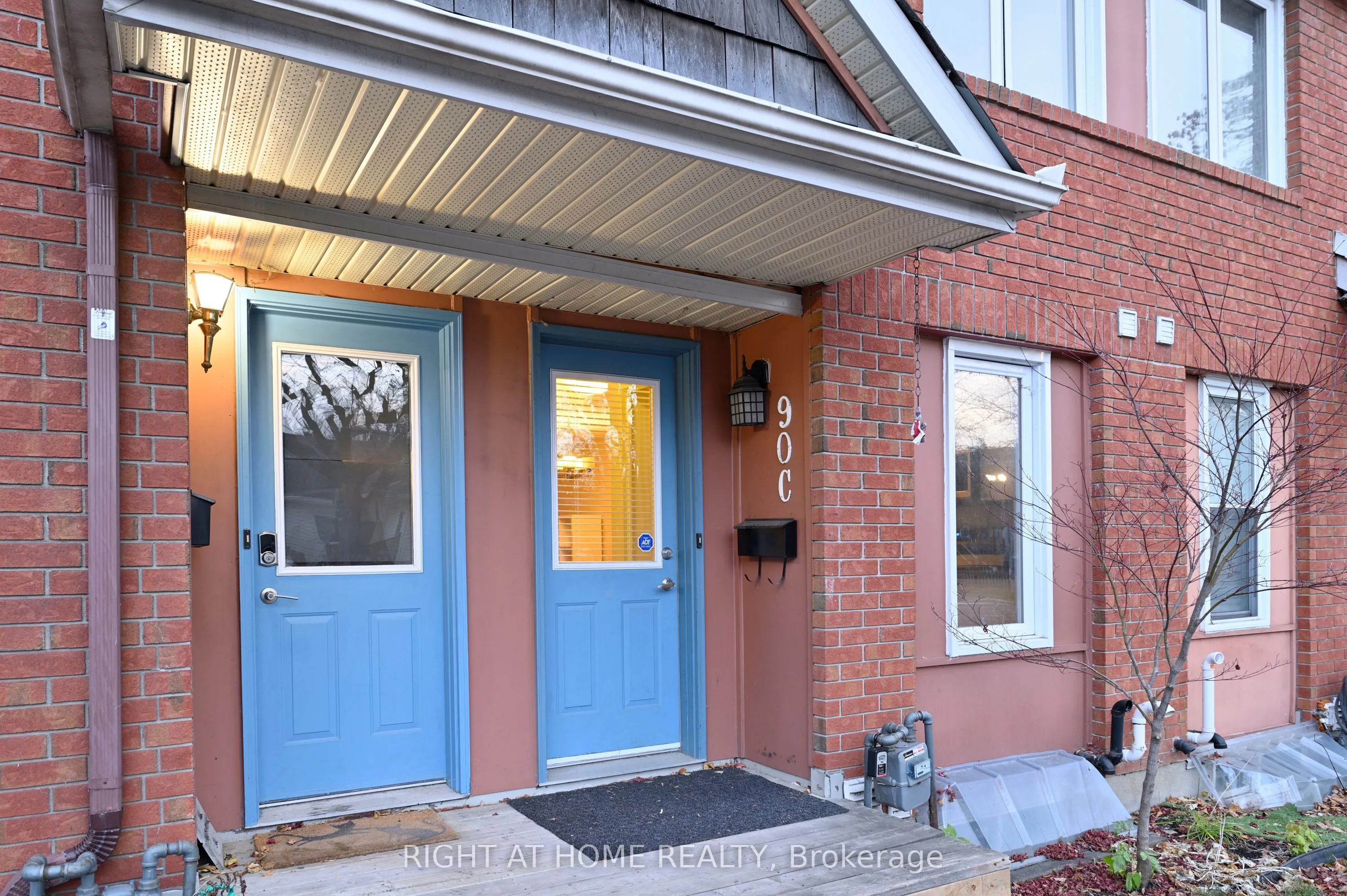 90 TEMPLETON Street, ON K1N 6X3