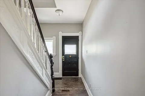 33 Rose Avenue, ON N3S 2M3